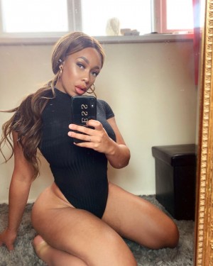 Muscat Escorts - Larah estonia Muscat Escort