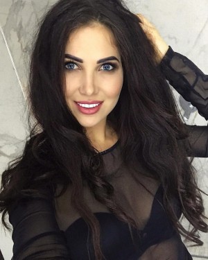 Paris Escorts - Manolia czech Paris Escort