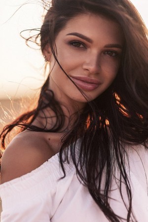 Paris Escorts - Tawny swedish Paris Escort