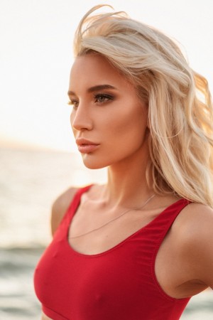 Paris Escorts - Luky Française Paris Escort