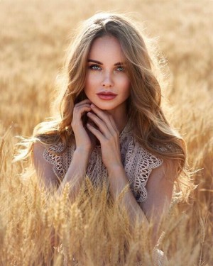Paris Escorts - Estrella czech Paris Escort