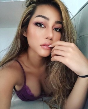 Dubai Escorts - Arti Sharma indian Dubai Escort