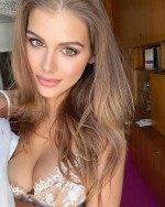 Paris Escorts - Viveca czech Paris Escort