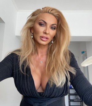 Bucharest Escorts - Milf Loren romanian Bucharest Escort
