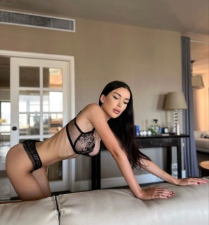 London Escorts - Viktoria Italian London Escort