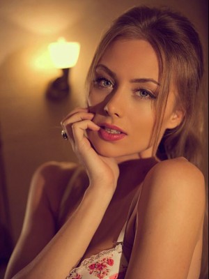London Escorts - Hot a.u beauty emily Australia London Escort